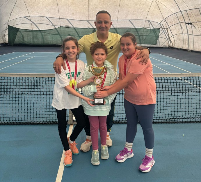 DEVREK İSTİKLAL İLKOKULU TENİS TAKIMI İL BİRİNCİSİ OLDU