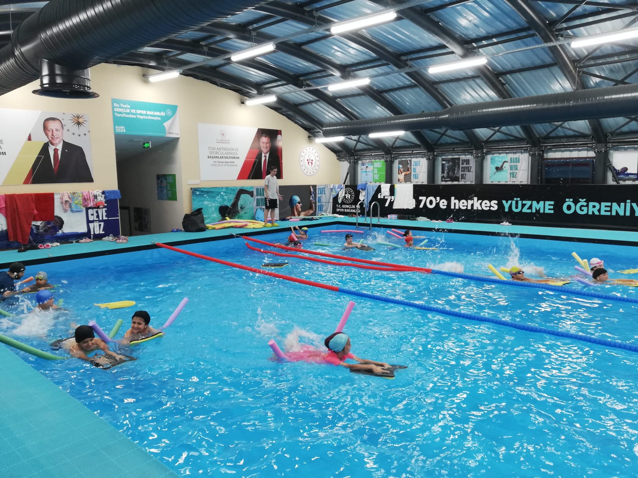 Devrek’te Yarı Olimpik Yüzme Havuzu Hizmete Açıldı