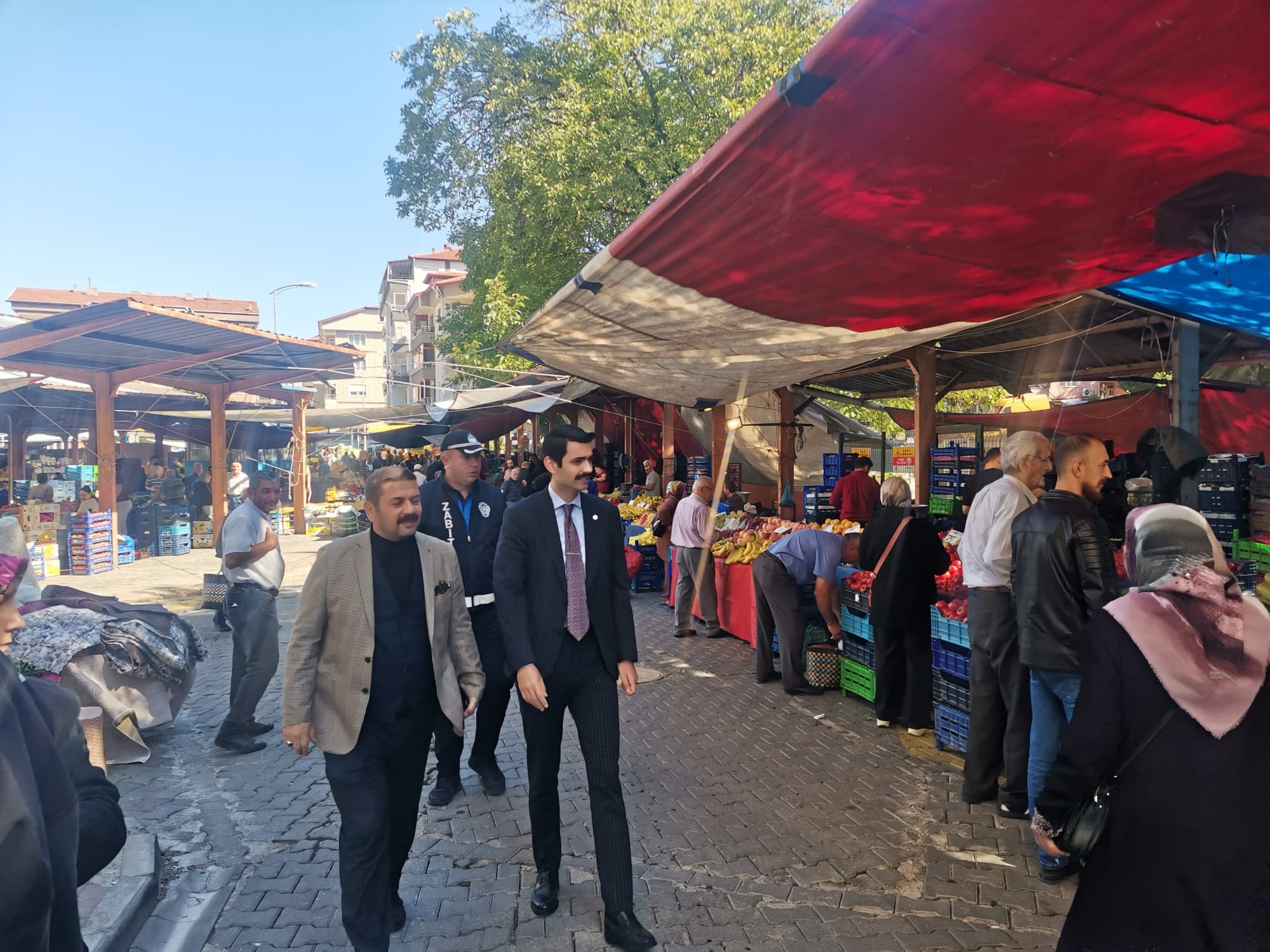 KAYMAKAM BIÇAKÇI, PAZARI GEZDİ