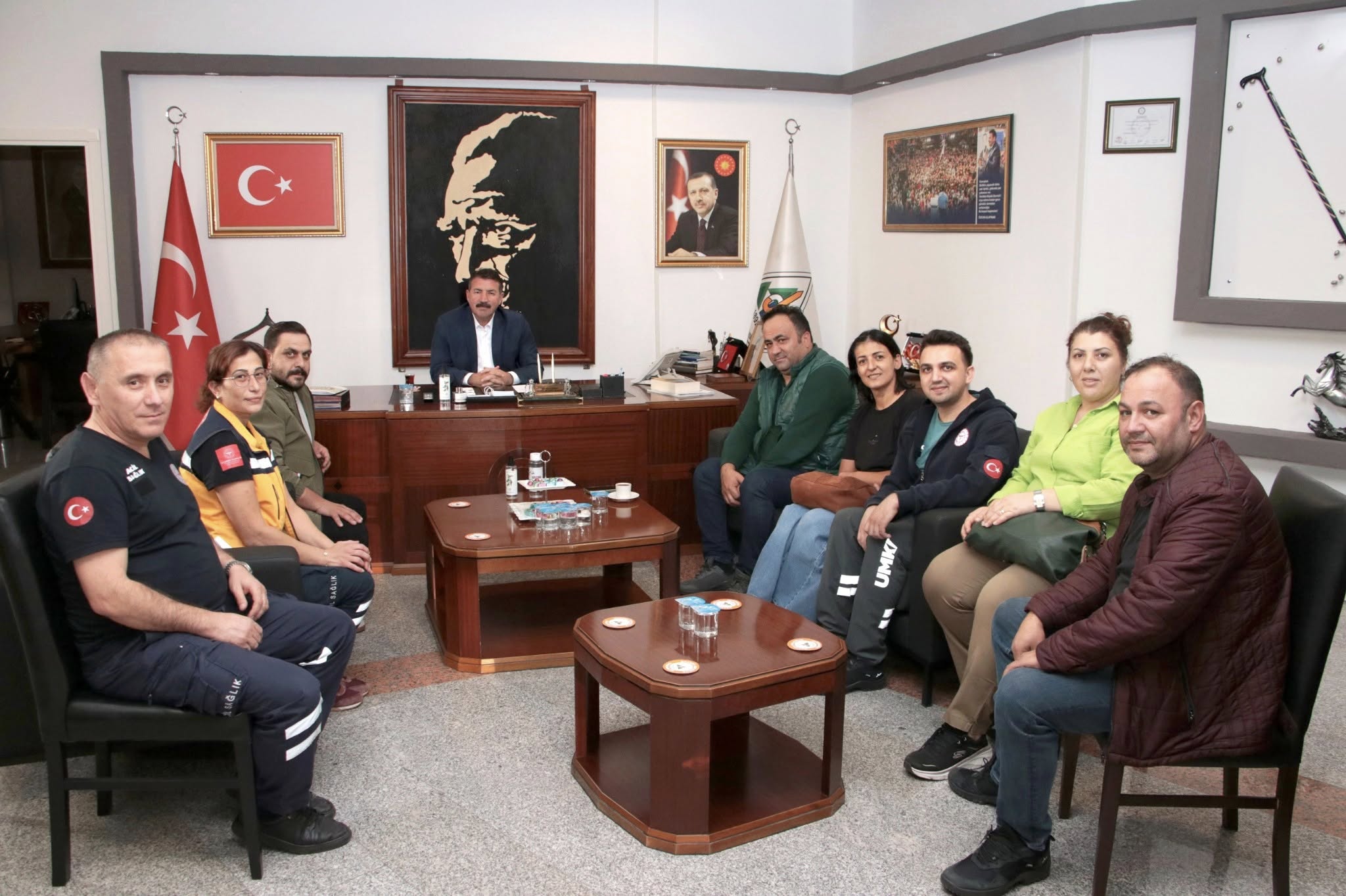 ACİL SAĞLIK PERSONELLERİNDEN BAŞKAN ULUPINAR’A ZİYARET
