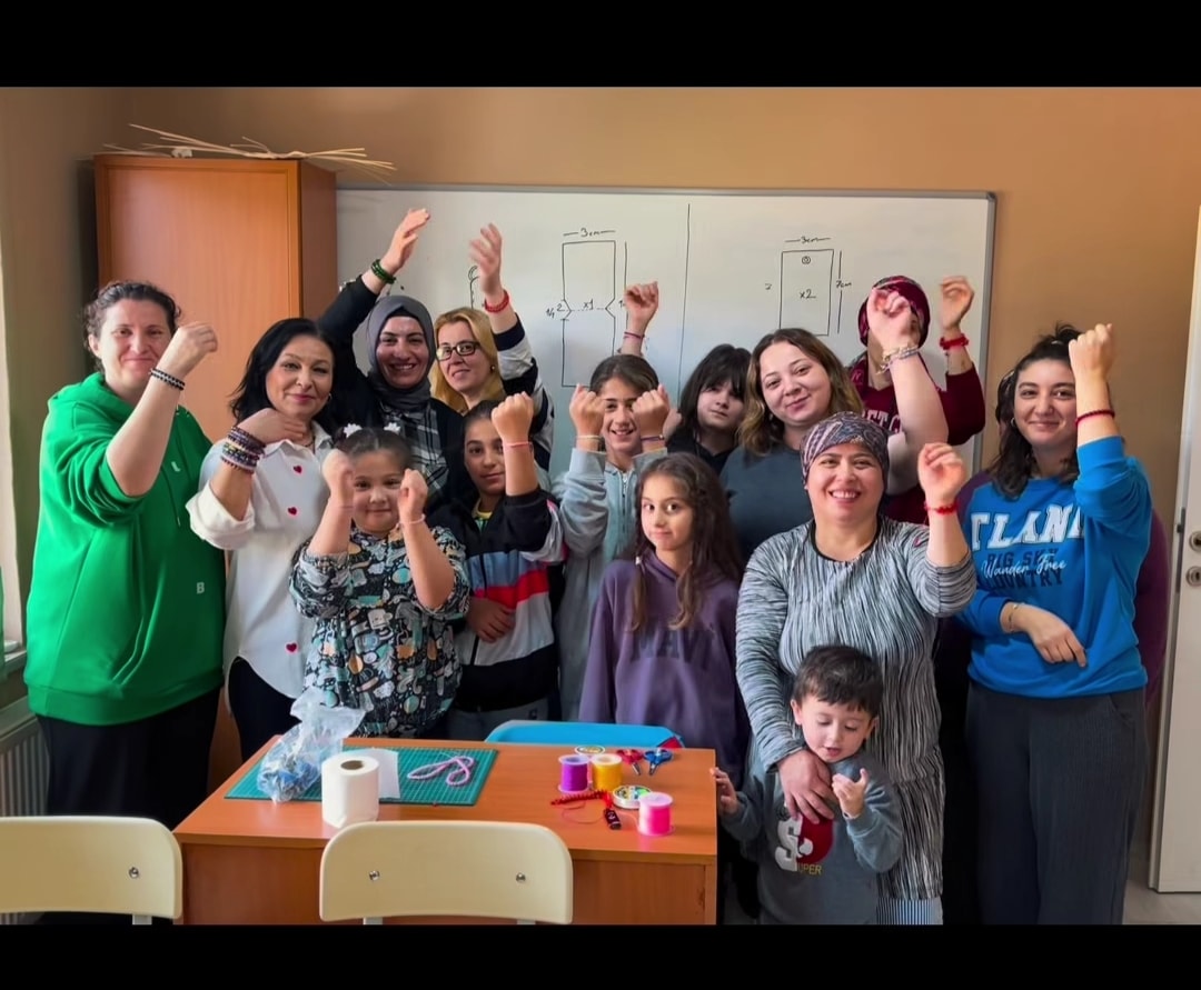 DEVREK’TE ANNELER VE ÇOCUKLARI BİLEKLİK ATÖLYESİNDE BULUŞTU