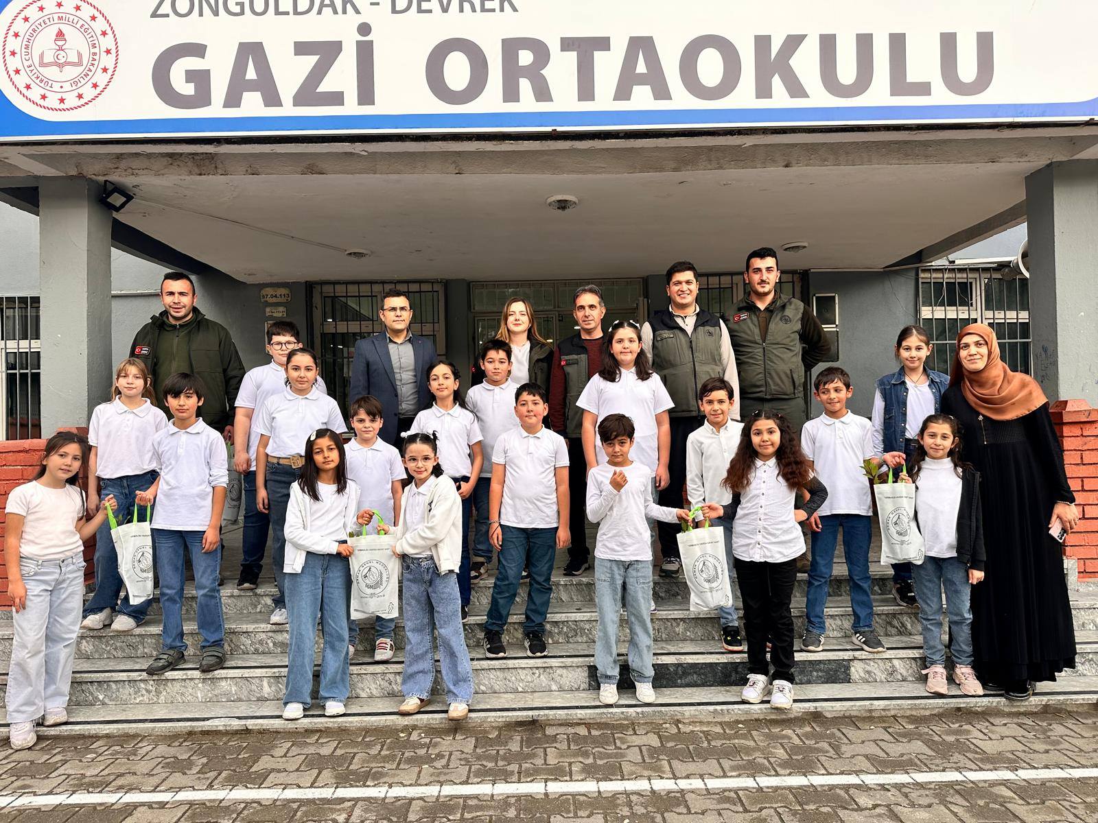 Öğretmenler Günü’nde Anlamlı Ziyaret