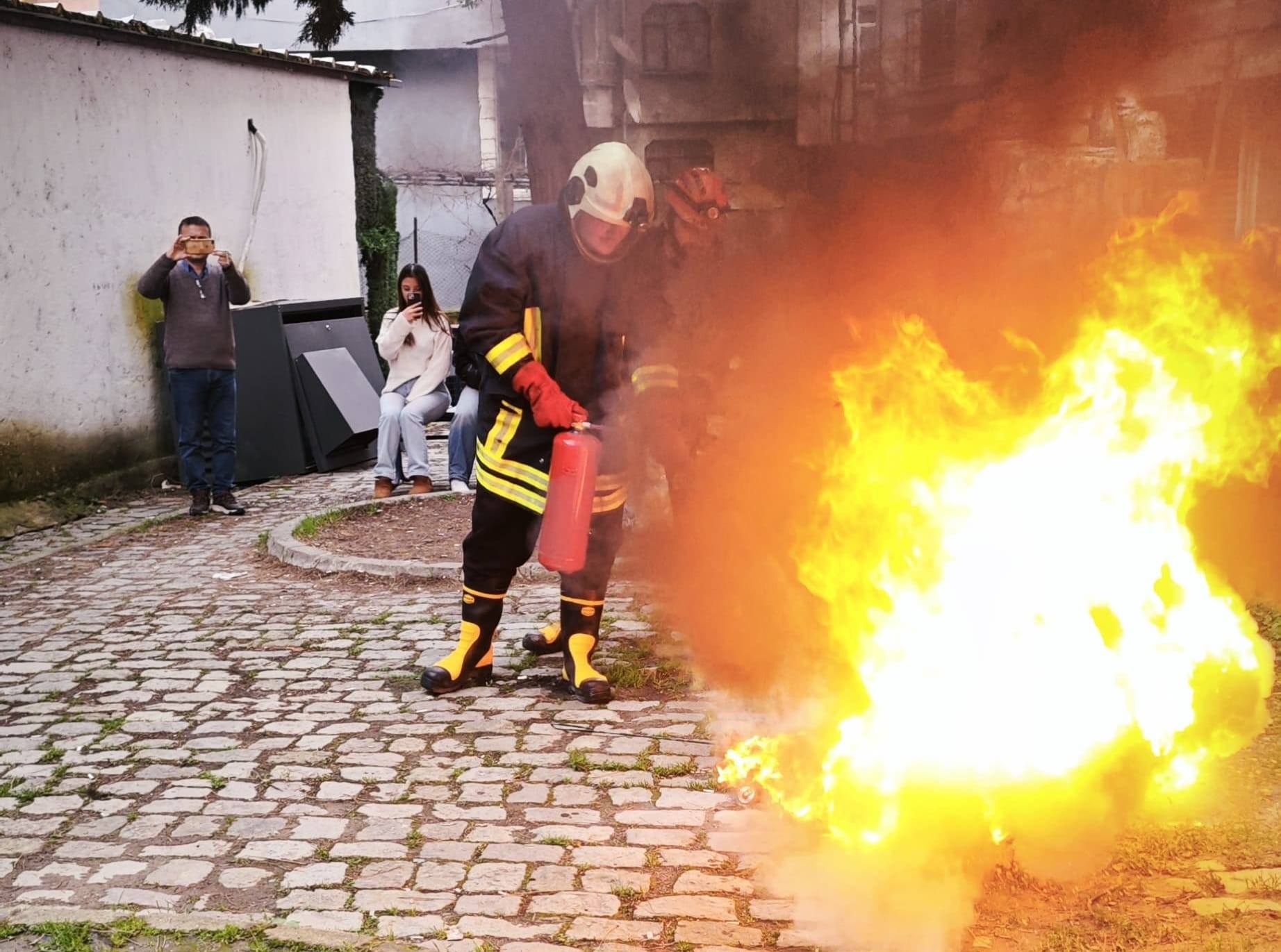 Güç Dershanesi Öğrencilerine Uygulamalı Yangın Eğitimi