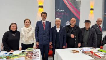 DEVREK KİTAP FUARINDA YAZARLARI KAYMAKAM BIÇAKCI VE BAŞKAN ULUPINAR’DA ZİYARET ETTİLER