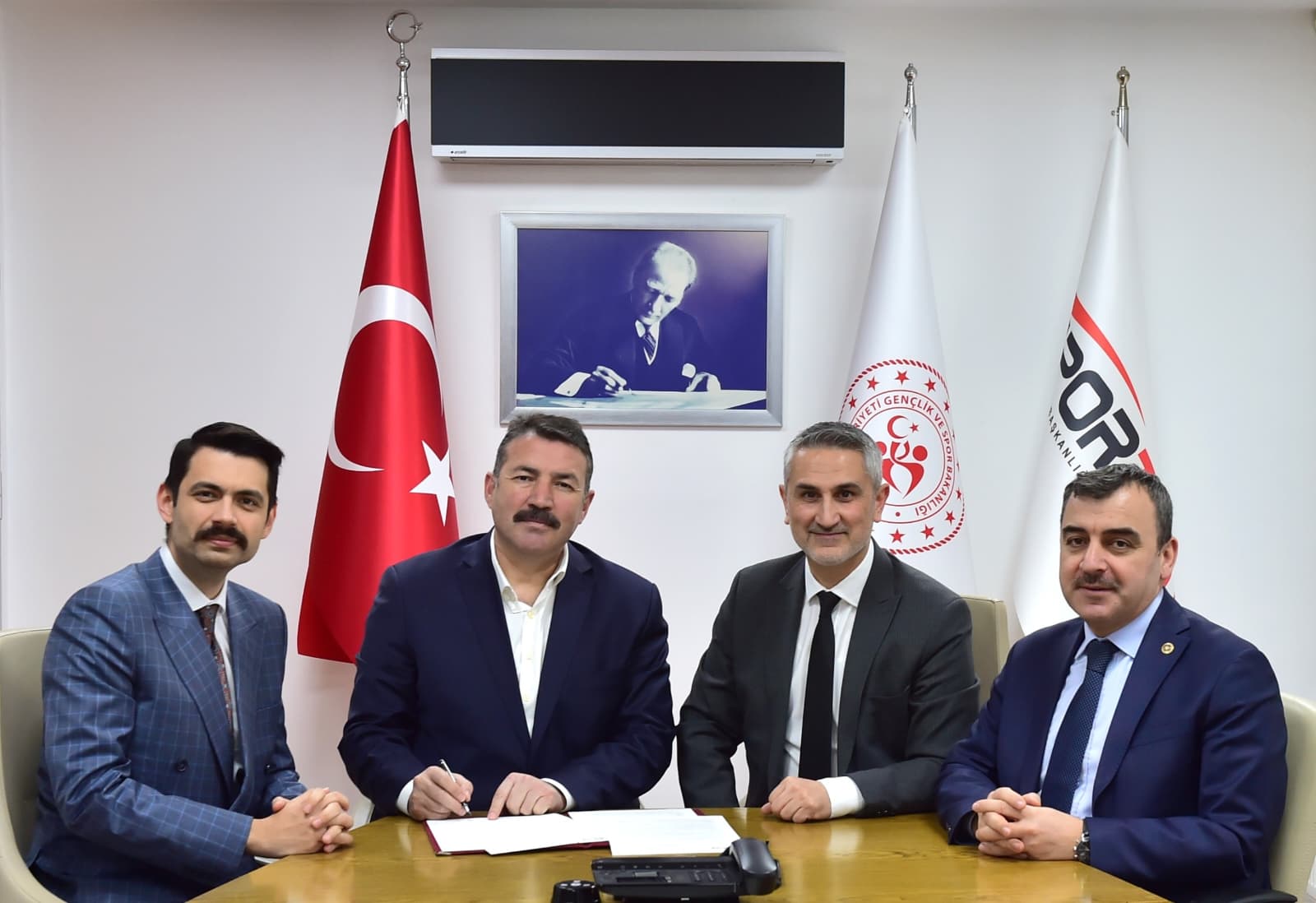 DEVREK’E YENİ SPOR KOMPLEKSİ MÜJDESİ