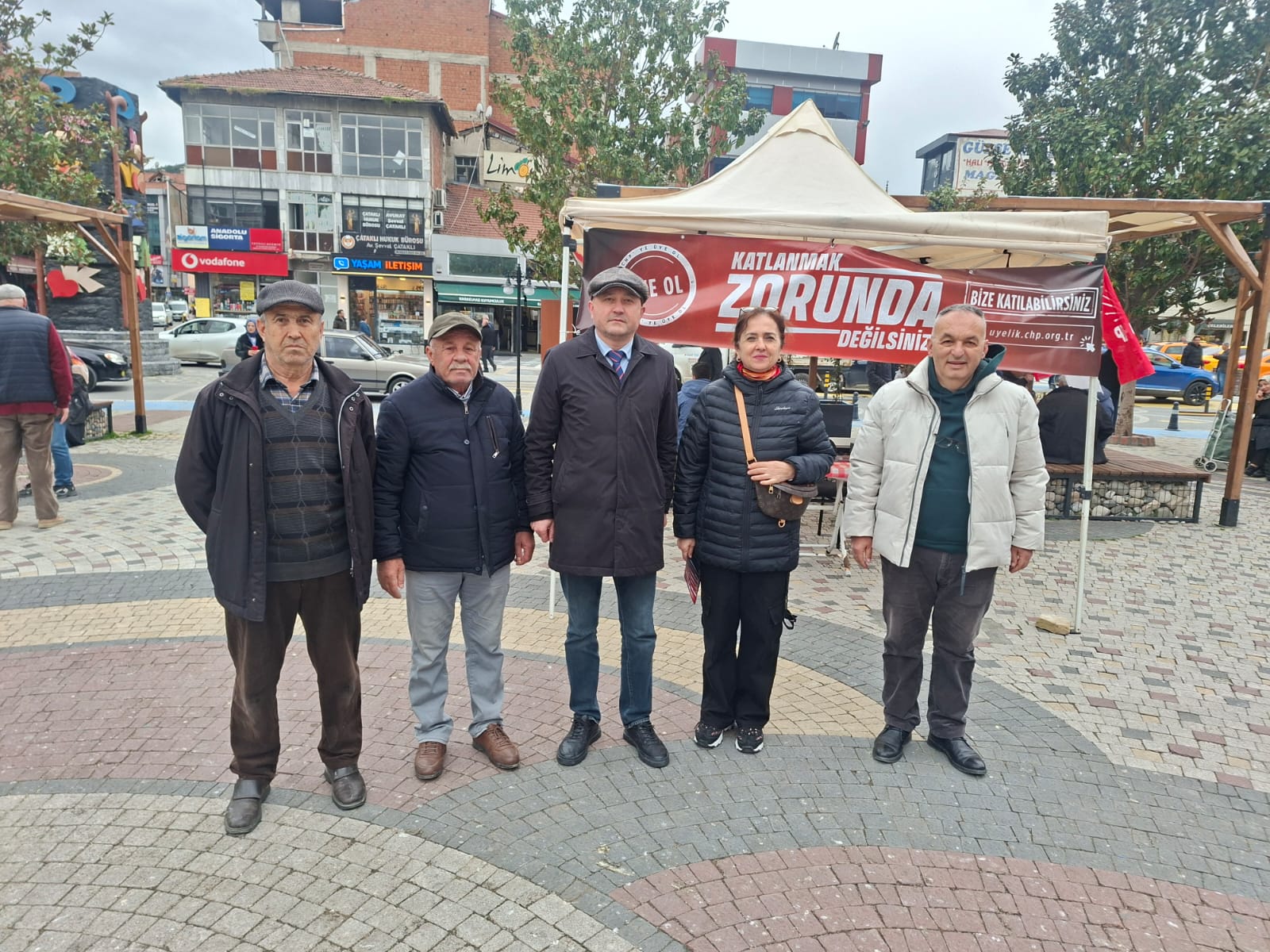 CHP, “SEN DE KATLANMAK ZORUNDADEĞİLSİN” STANDI AÇTI