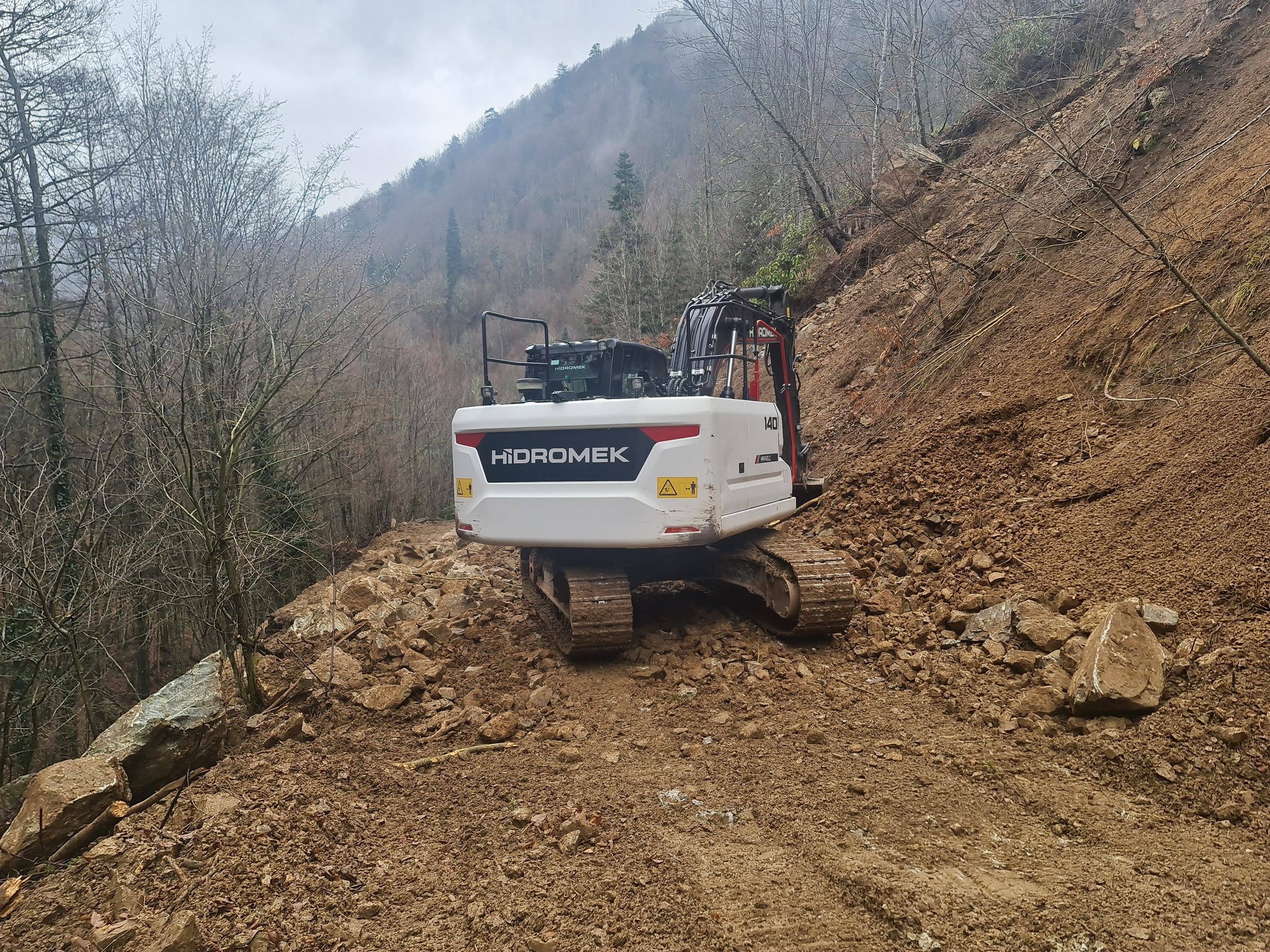 Dirgine’de Sel Sonrası Orman Yollarında Yoğun Mesai
