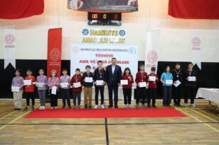 Devrek’te başarılı öğrencilere ödül töreni