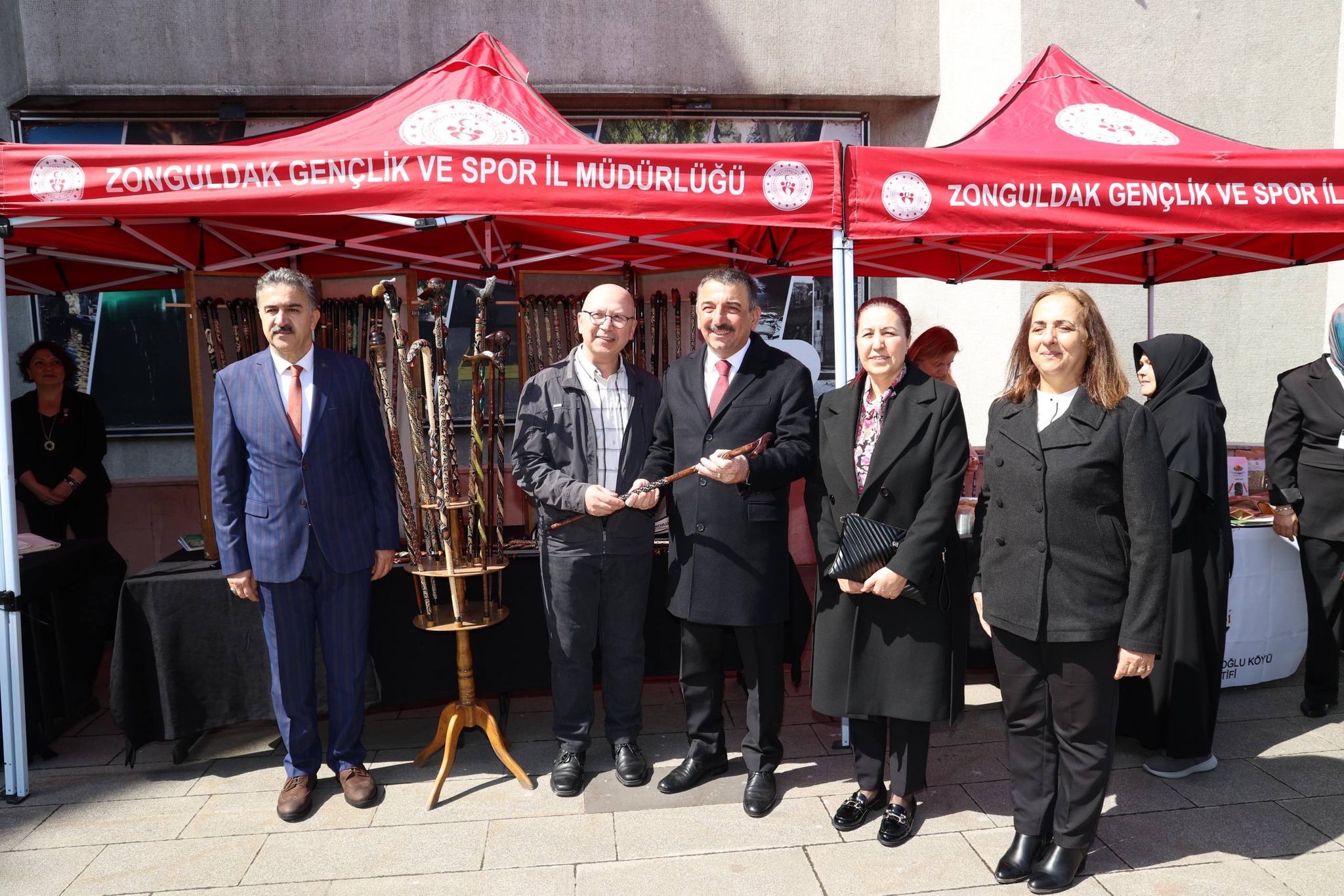 Vali Hacıbektaşoğlu’ndan Devrek Stantlarına Büyük İlgi