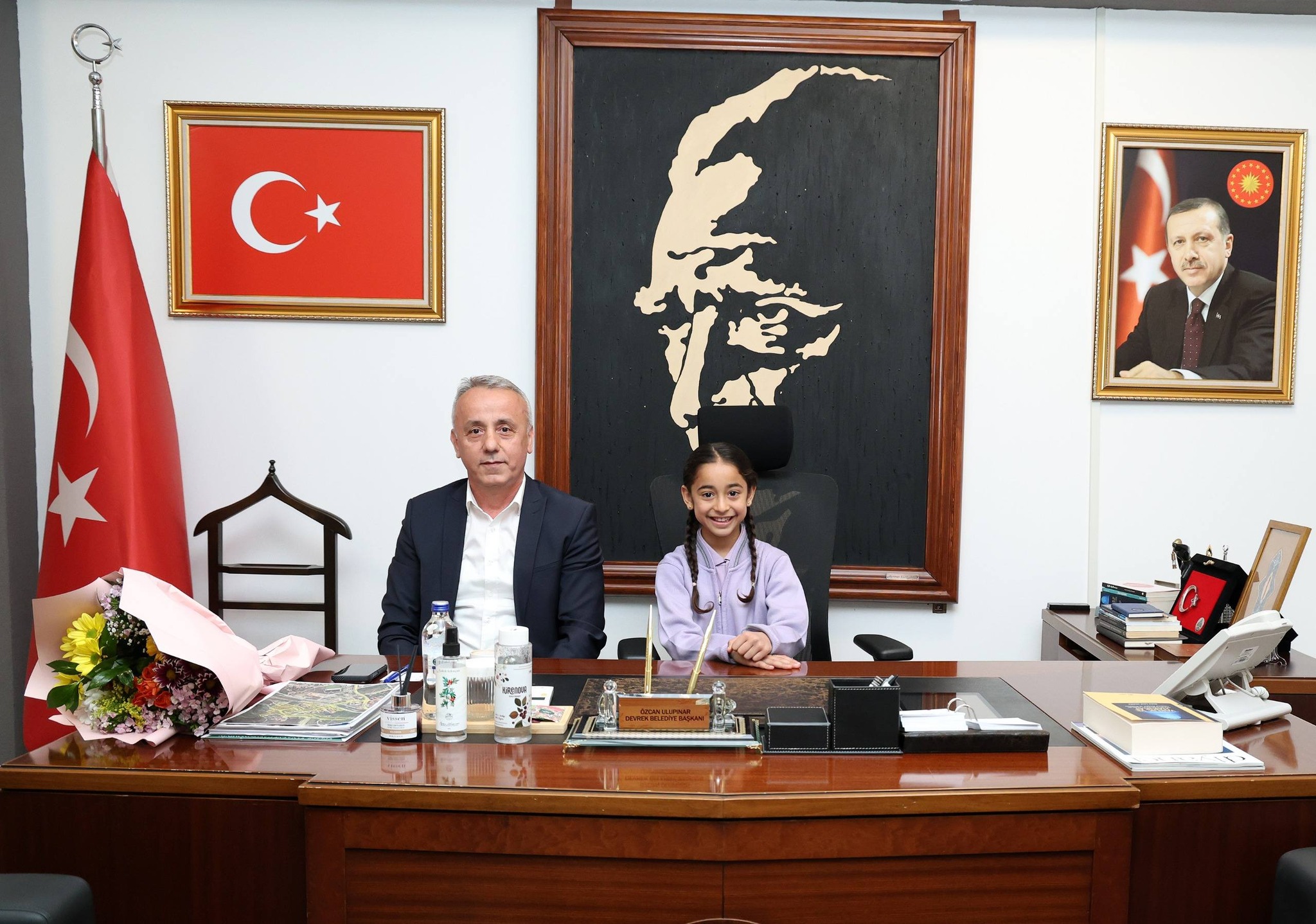 MİNİK BAŞKAN DEVREK’TE MAKAM KOLTUĞUNA OTURDU