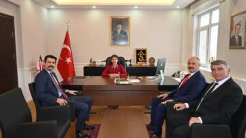 KAYMAKAM BIÇAKCI KOLTUĞUNU MİNİK ÖĞRENCİYE DEVRETTİ