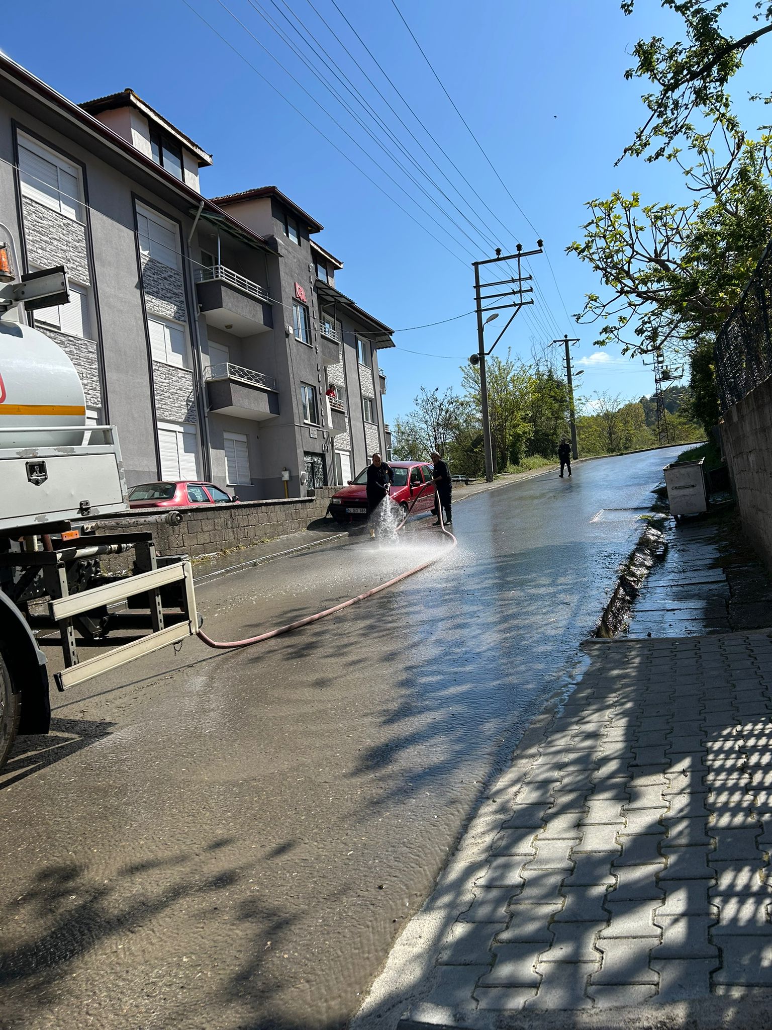 DEVREK’TE TEMİZLİK SEFERBERLİĞİ: SOKAKLAR YIKANIYOR