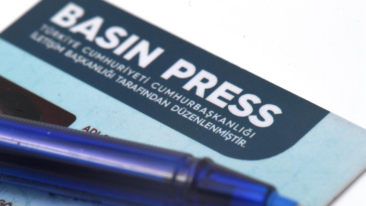 Gazetecilere yeni düzenleme: Basın kartı kimlik yerine geçecek