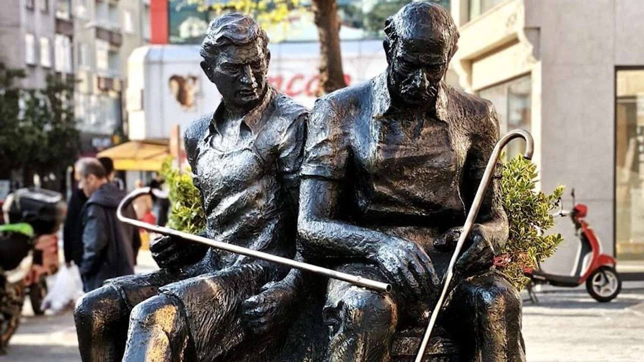 DEVREK’İN SİMGESİ BASTONCU HEYKELİ YENİLENDİ