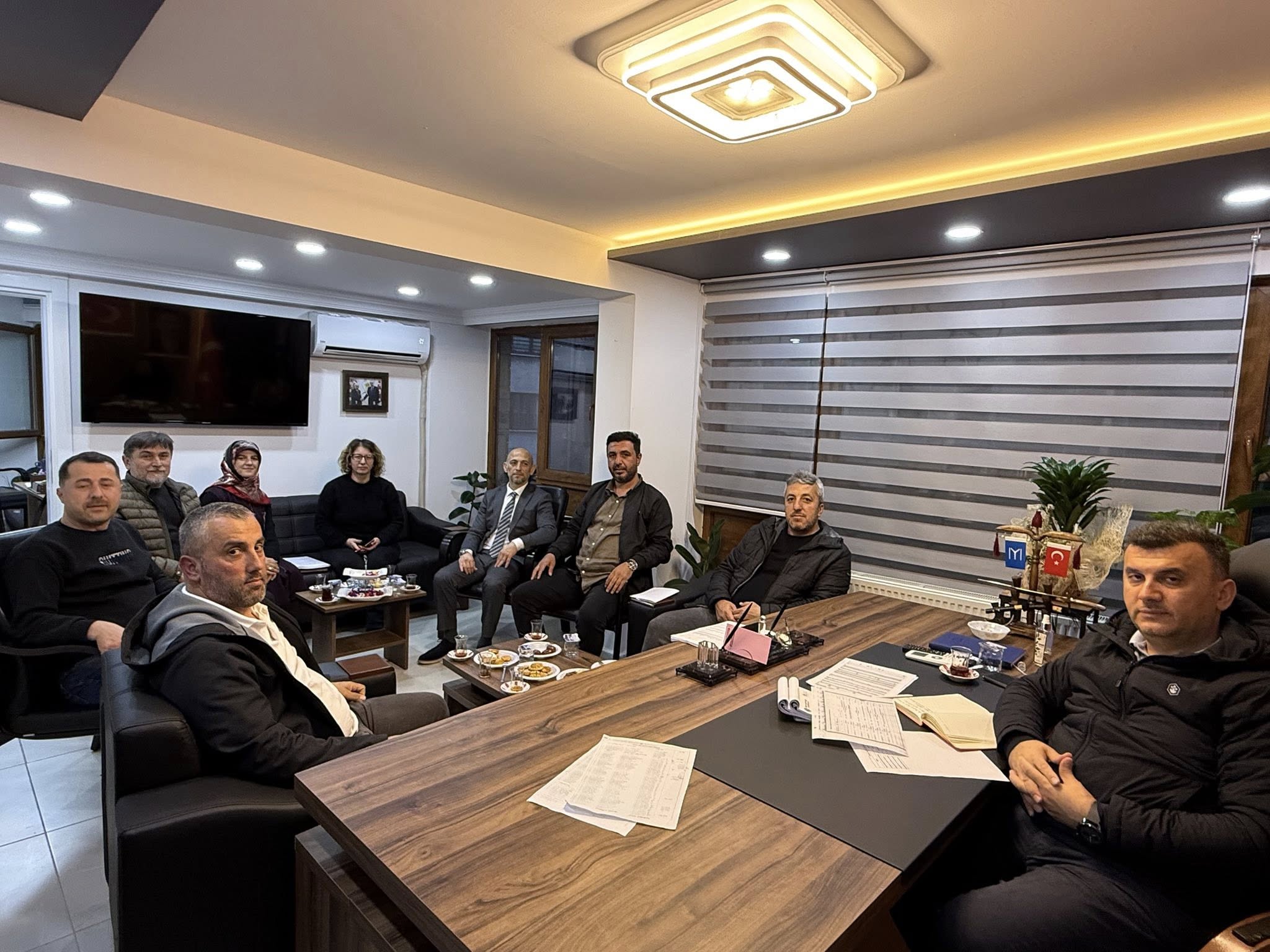 DEVREK AK PARTİ’DE MAHALLE BAŞKANLARI TOPLANTISI