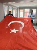 ŞANLI TÜRK BAYRAĞI ESNAF ODASI’NA TESLİM EDİLDİ