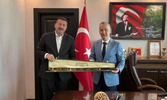 BAŞKAN ULUPINAR’DAN ORMAN BÖLGE MÜDÜRÜ OFLU’YA HAYIRLI OLSUN ZİYARETİ