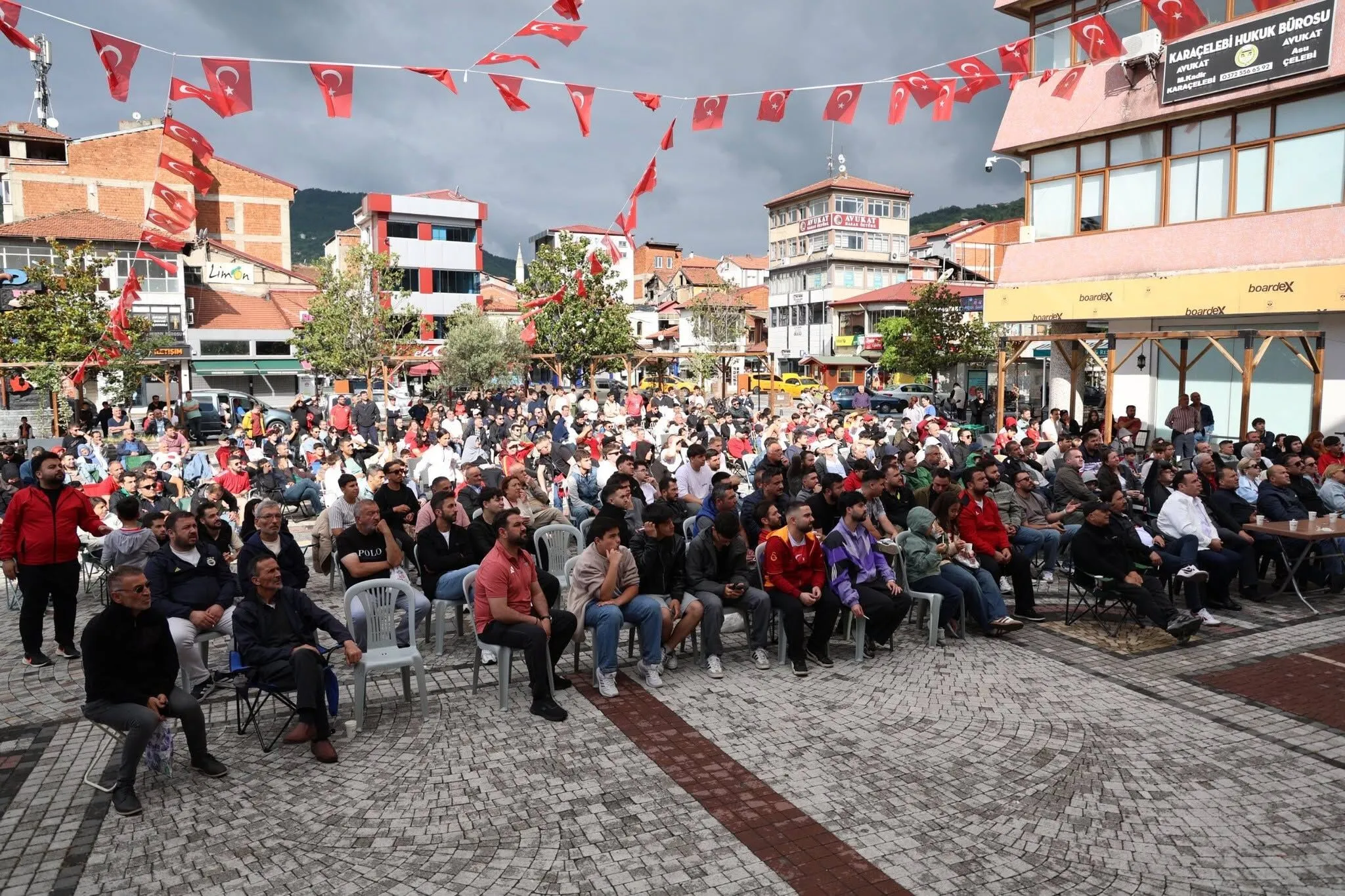 Cumhuriyet Meydanı’nda Milli Maç Coşkusu