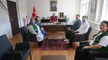 YEŞİLAY GÖNÜLLÜLERİNDEN KAYMAKAM BIÇAKCI’YA ZİYARET