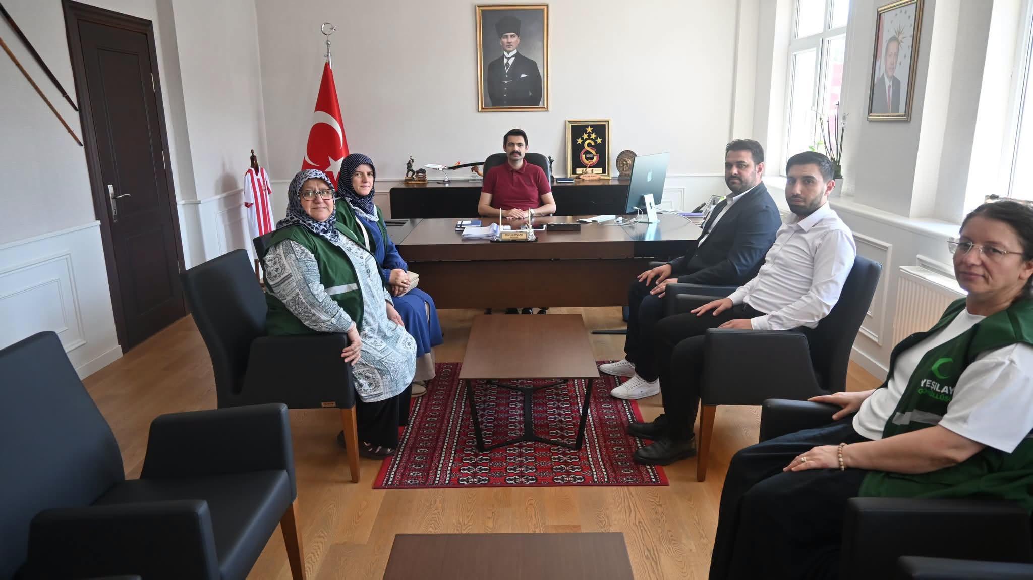 YEŞİLAY GÖNÜLLÜLERİNDEN KAYMAKAM BIÇAKCI’YA ZİYARET