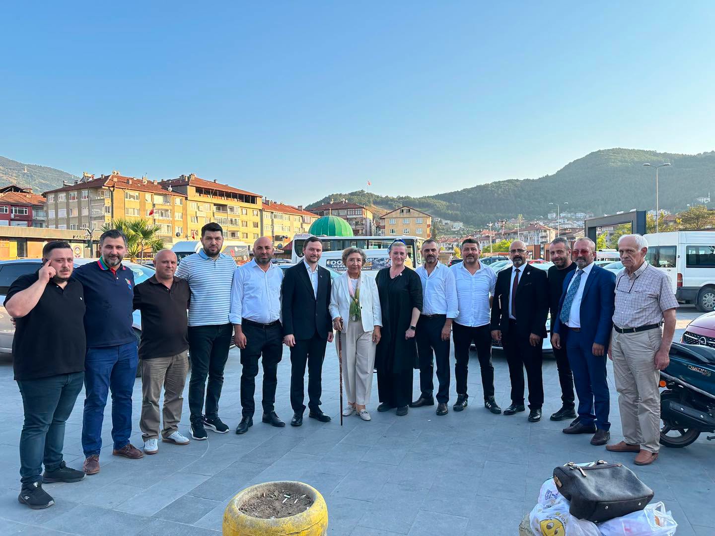 ANAHTAR PARTİ GENEL BAŞKAN YARDIMCISI SELMA YEL DEVREK’TE VATANDAŞ VE ESNAFLA BULUŞTU