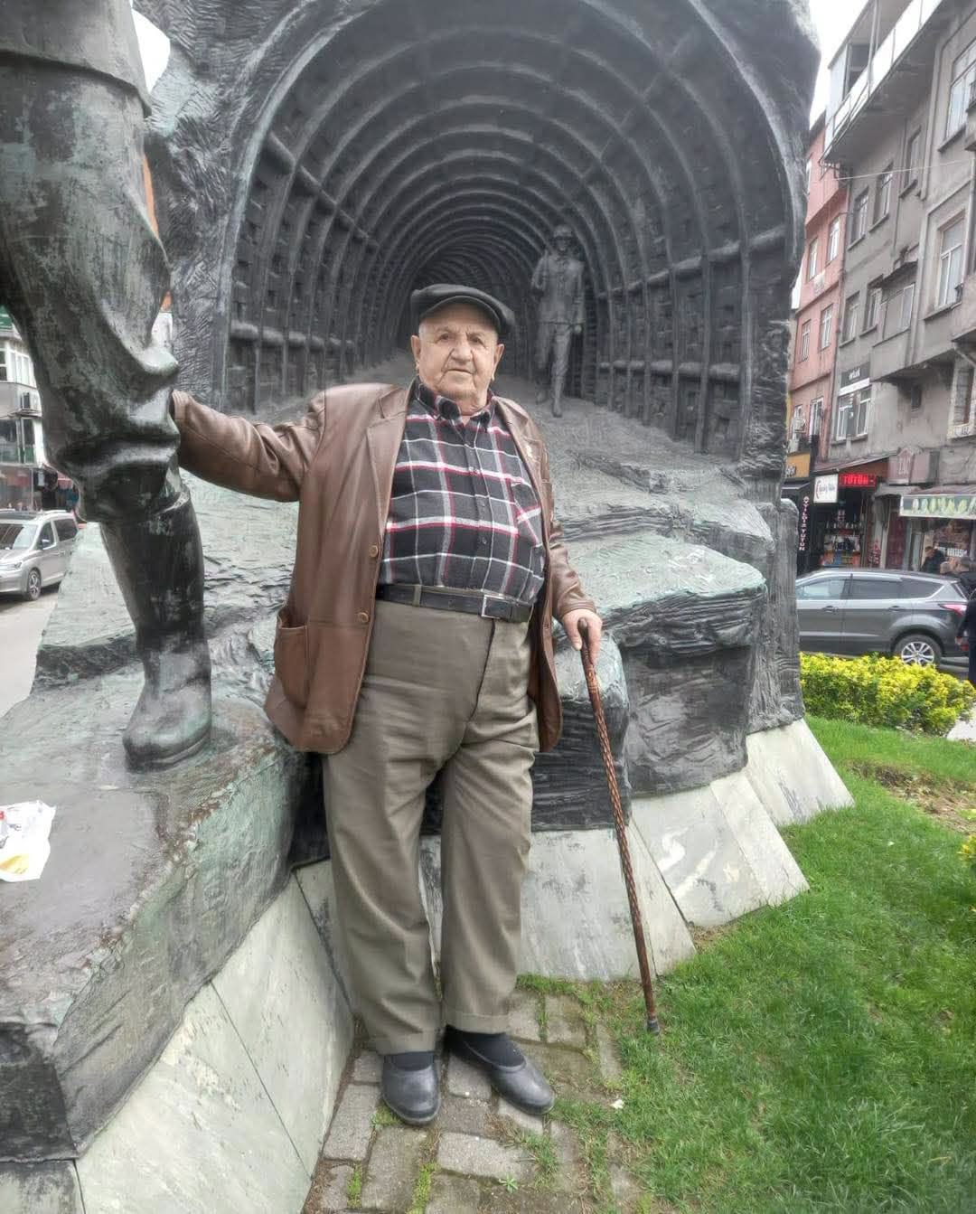 İzzet Gebeş Vefat Etti